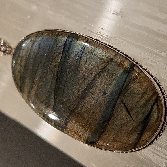 Gorgeous Labradorite Pendant - Plated - Picture 3 of 7